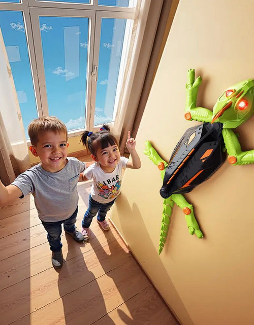 Load image into Gallery viewer, Wall Climbing RC Gecko Toy Electric remote control lizard wall climbing car gecko Animal Car Children's Halloween Toys
